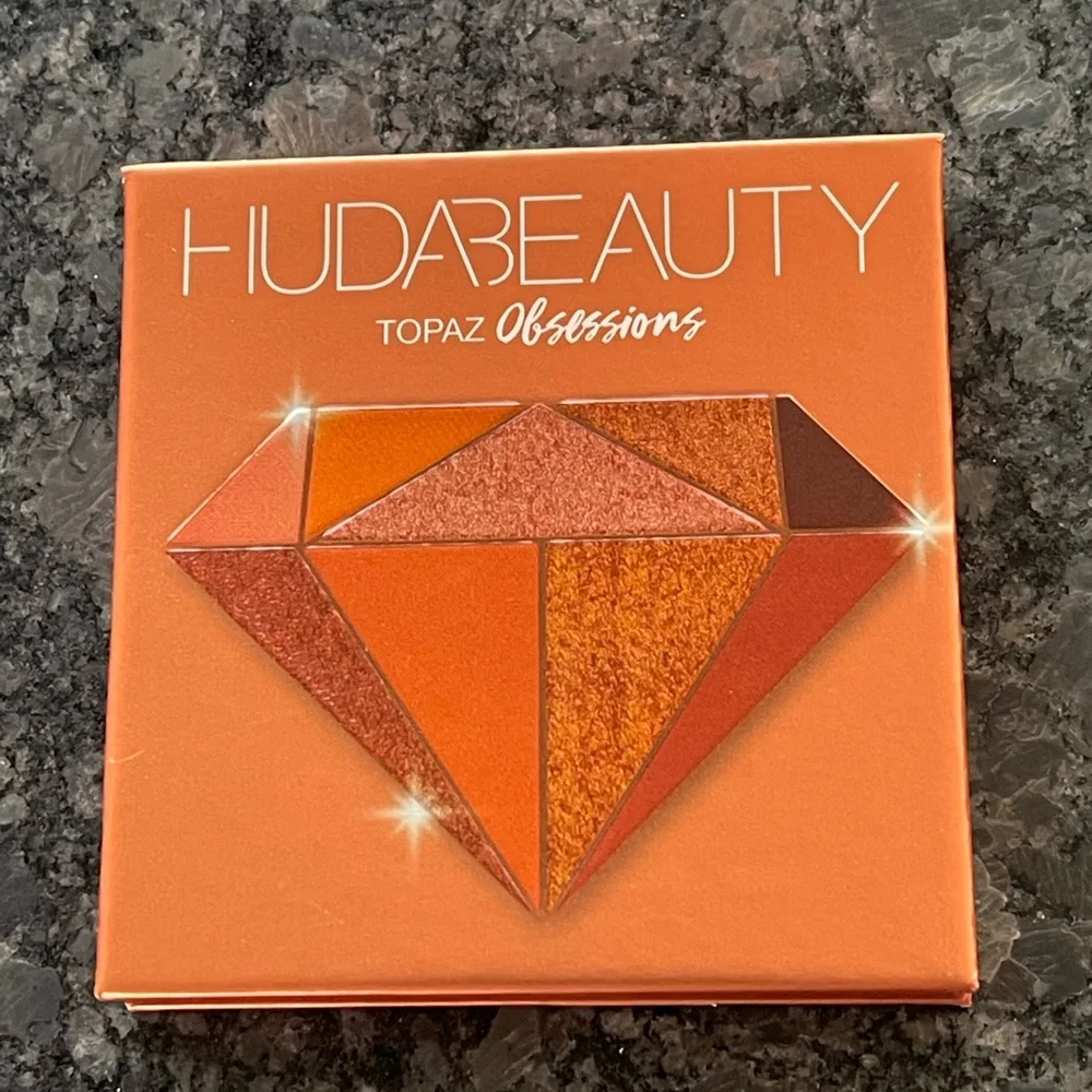 Huda Beauty Topaz Obsessions Eyeshadow Palette